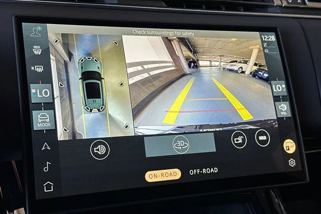 New 2026 Santorini Black Land Rover Dynamic SE image 19