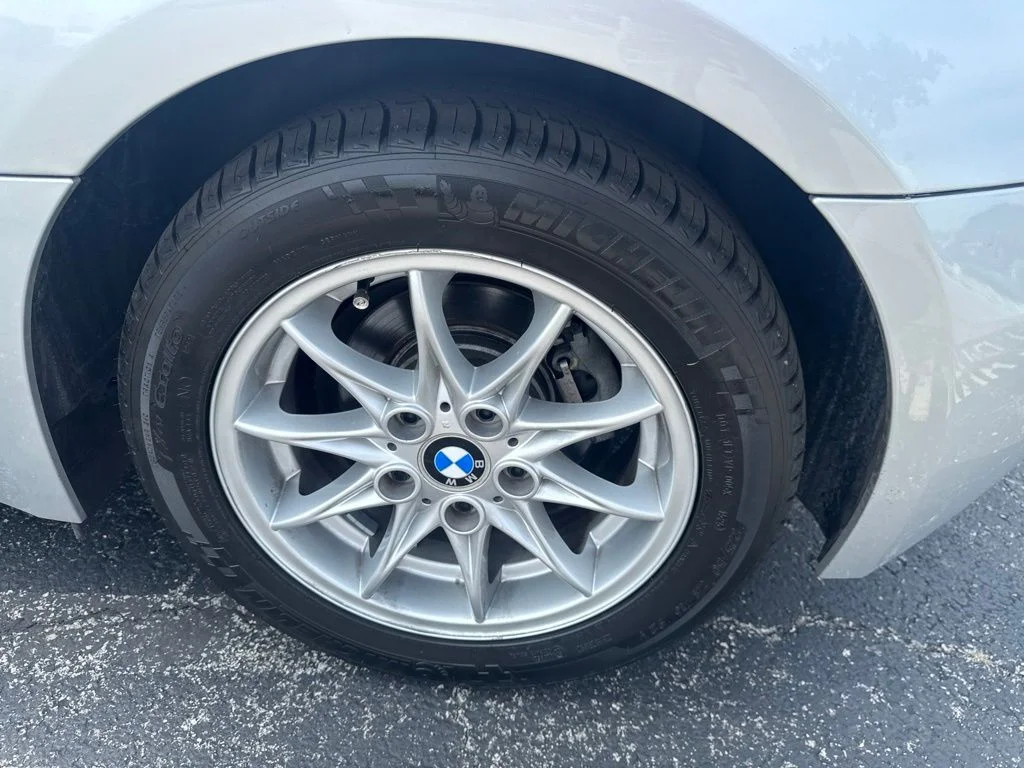 Used 2004 Gray BMW 2.5i image 40