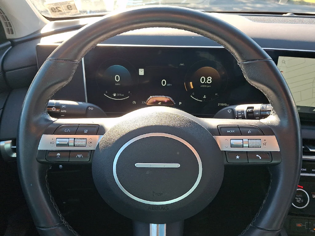 Used 2025 White Pearl Hyundai SEL Convenience image 20