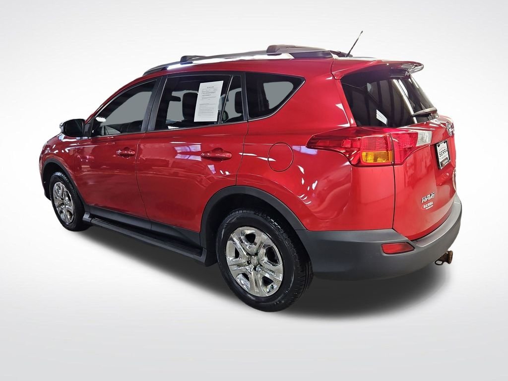 Used 2015 Red Toyota LE image 3