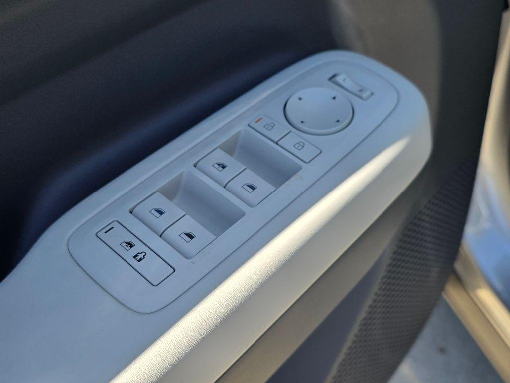 New 2026 Silver Hyundai SE image 19
