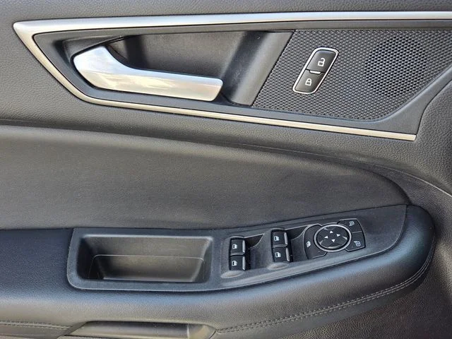Used 2022 White Ford SEL image 28