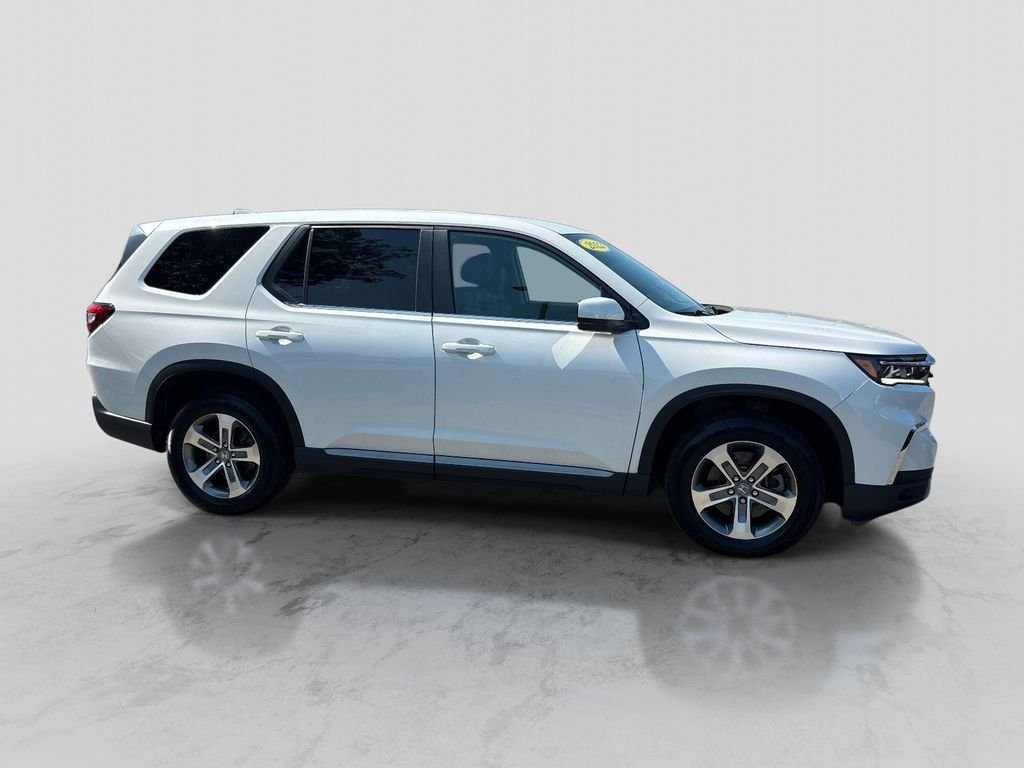 Used 2023 White Honda EX-L image 6