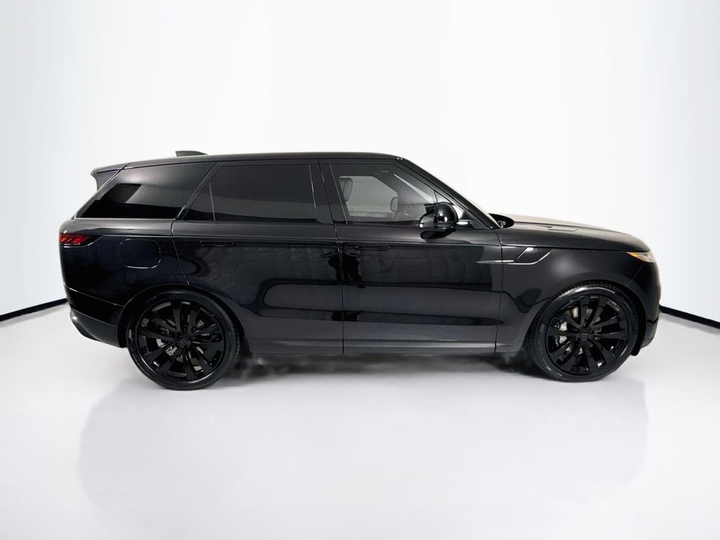 New 2026 Santorini Black Land Rover SE image 4
