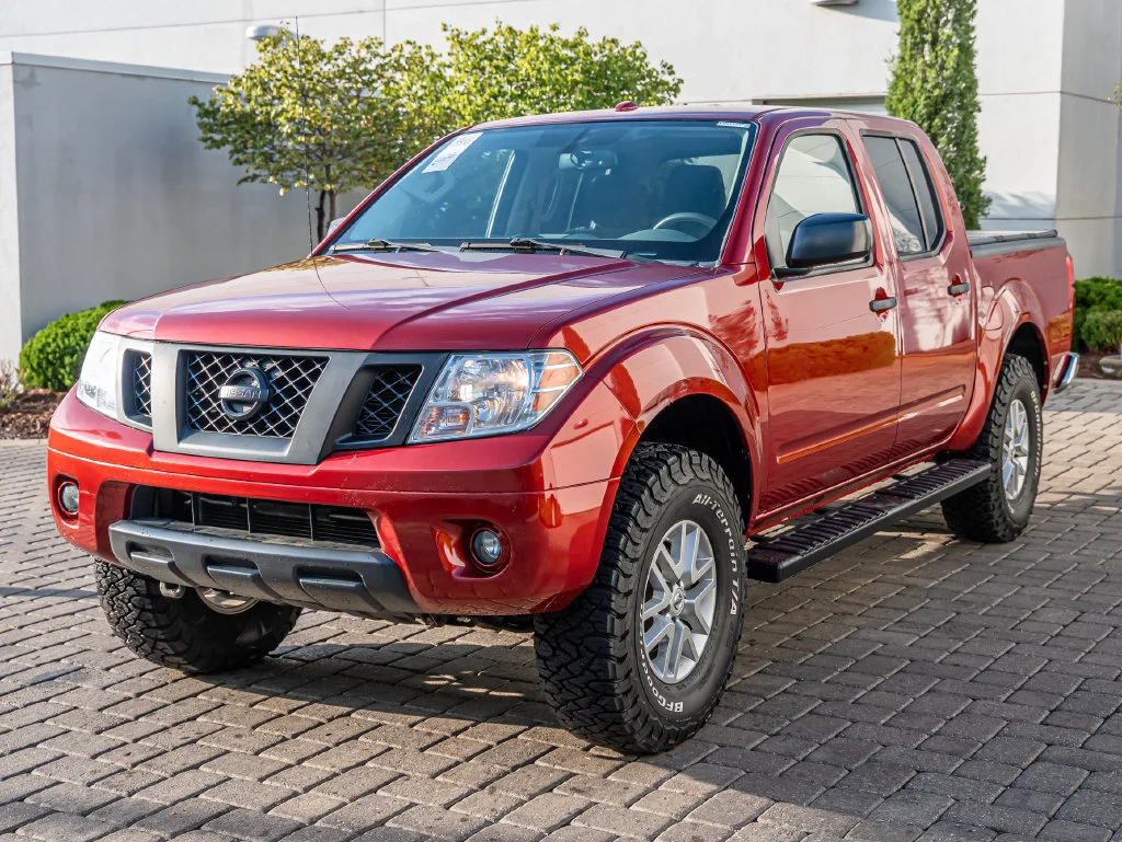 Used 2018 Lava Red Nissan SV image 1