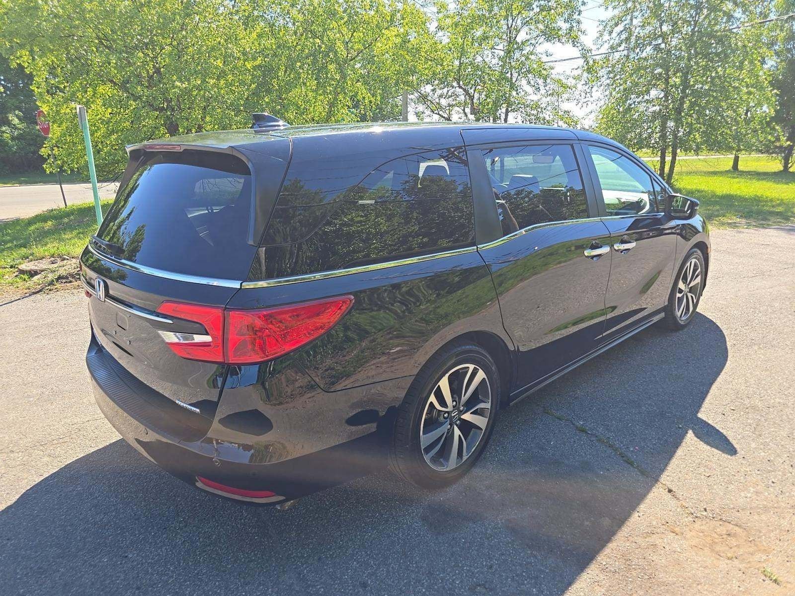 Certified Used 2023 Crystal Black Pearl Honda Touring image 3