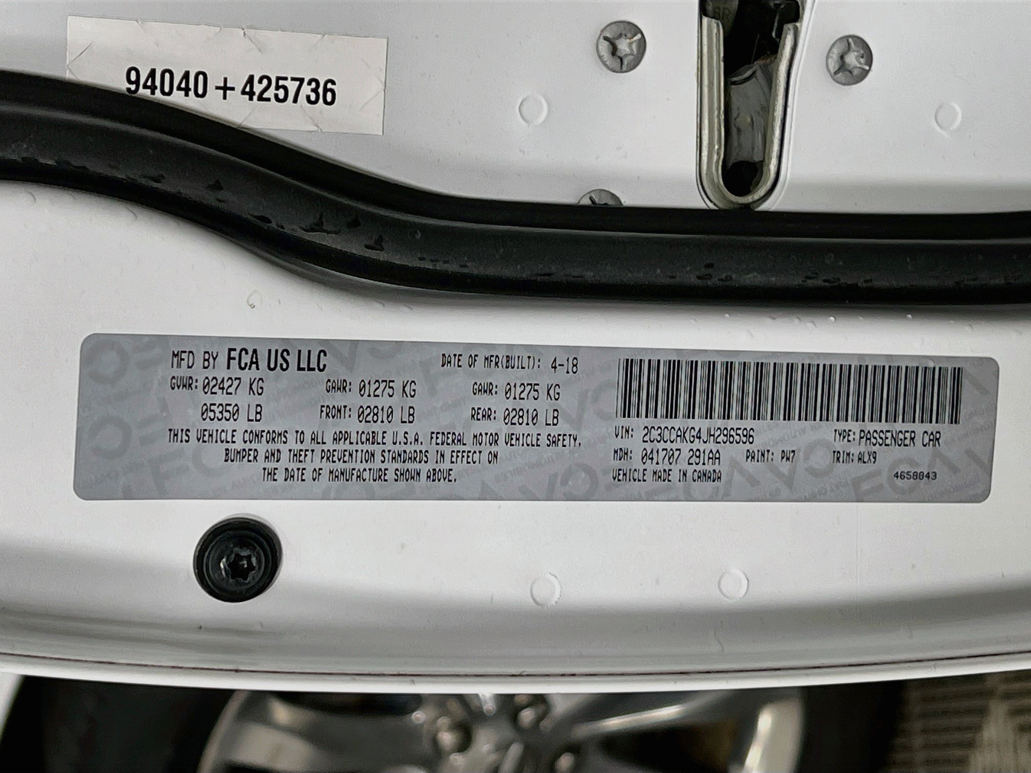 Used 2018 Bright White Clearcoat Chrysler LIMITED image 11