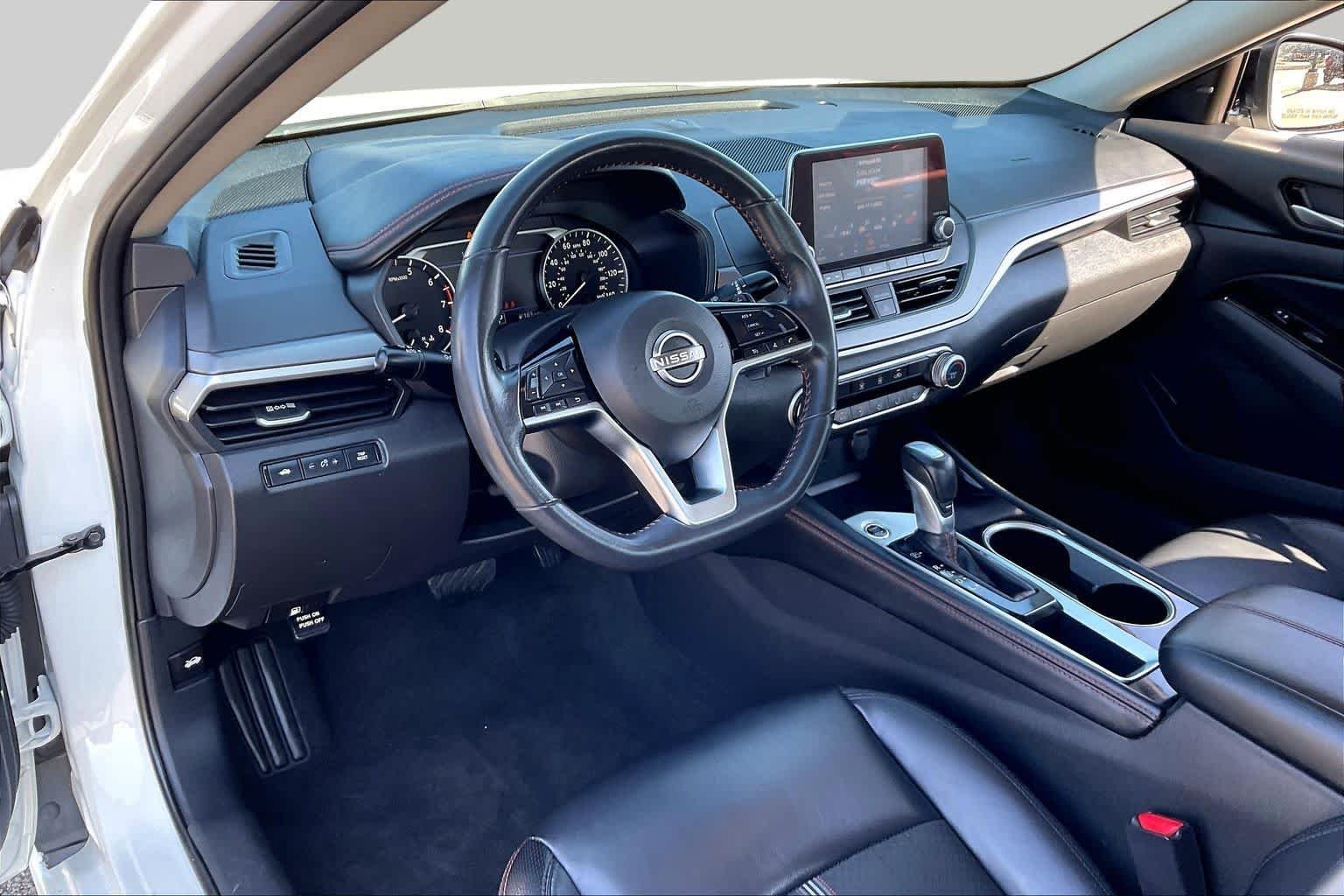 Used 2025 Glacier White Nissan SR image 17