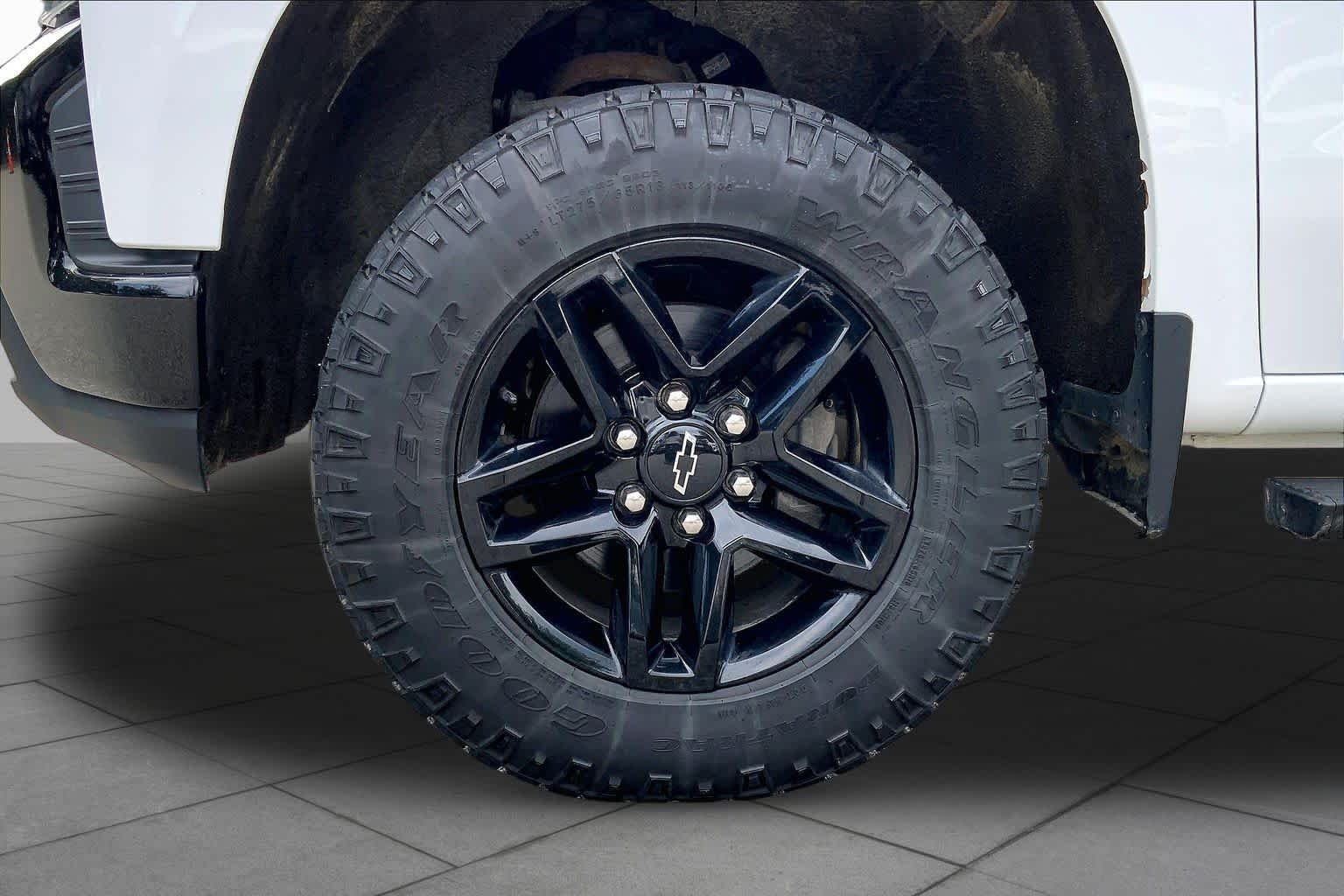 Used 2021 Summit White Chevrolet LT Trail Boss image 11