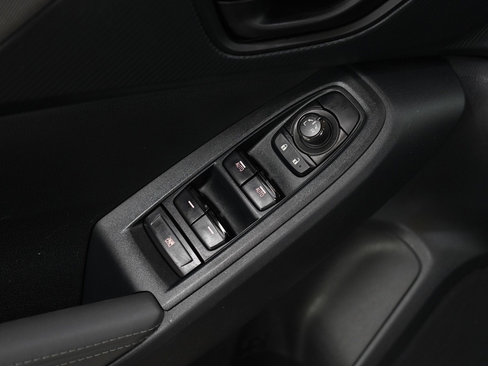 Used 2025 Crystal Black Pearl Subaru Premium image 19