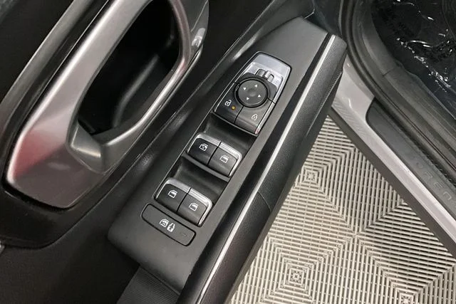 Used 2025 Wolf Gray Kia EX image 39