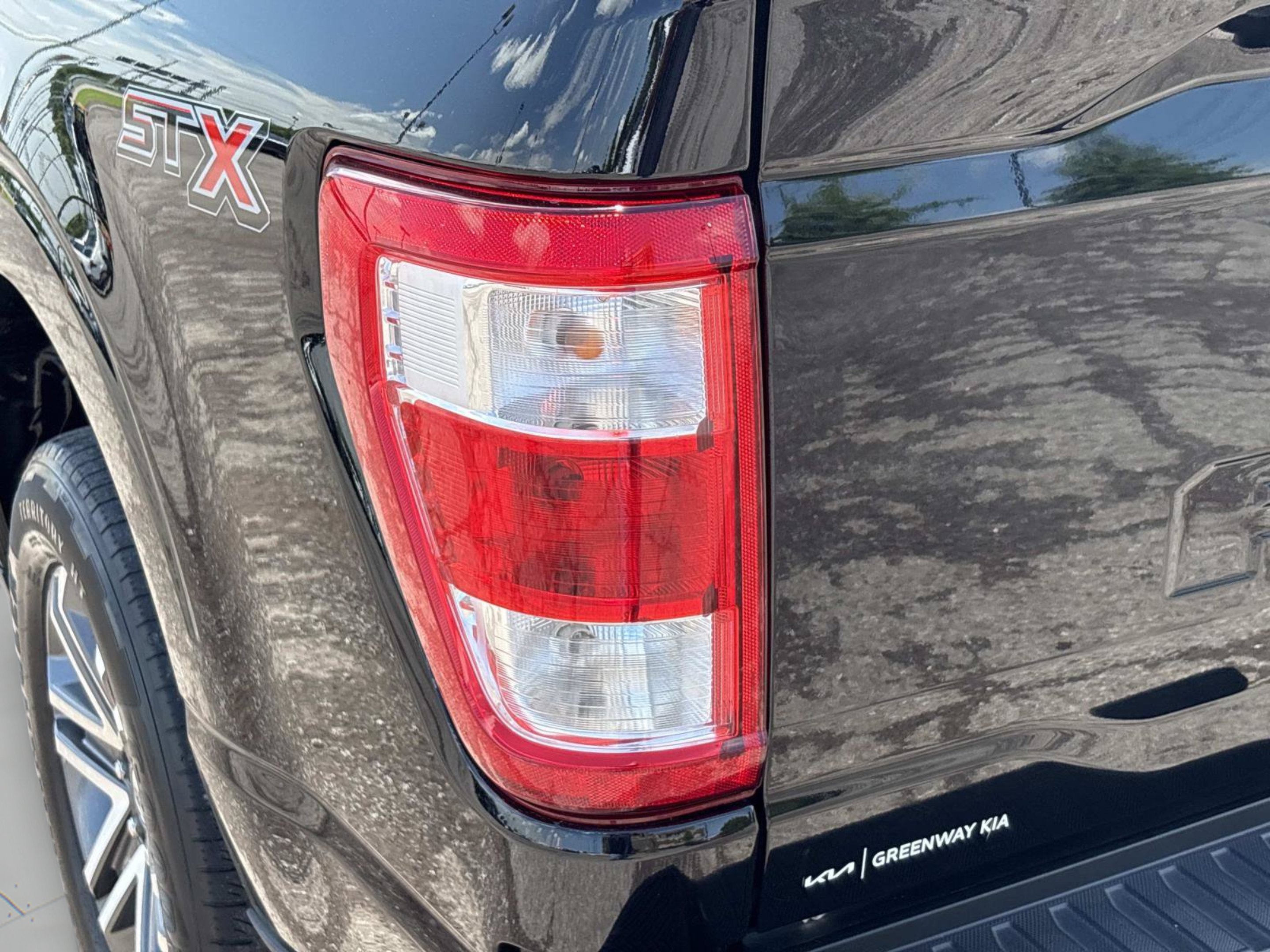 Used 2022 Black Metallic Ford XL image 37