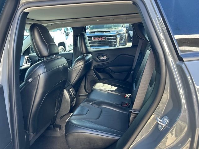 Used 2023 Gray Jeep Altitude image 11