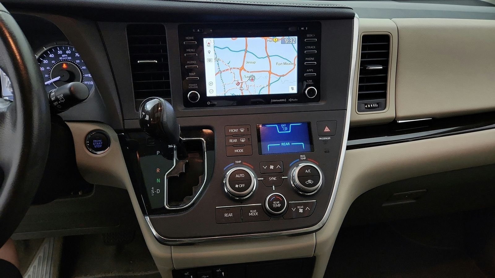 Used 2019 Beige Toyota XLE Premium image 35