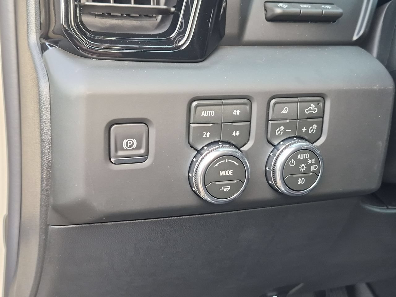 2026 GMC Sierra 1500 AT4 - Photo 17