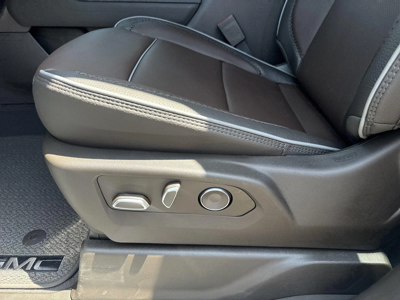 New 2026 Glacier White Tricoat GMC Denali image 12
