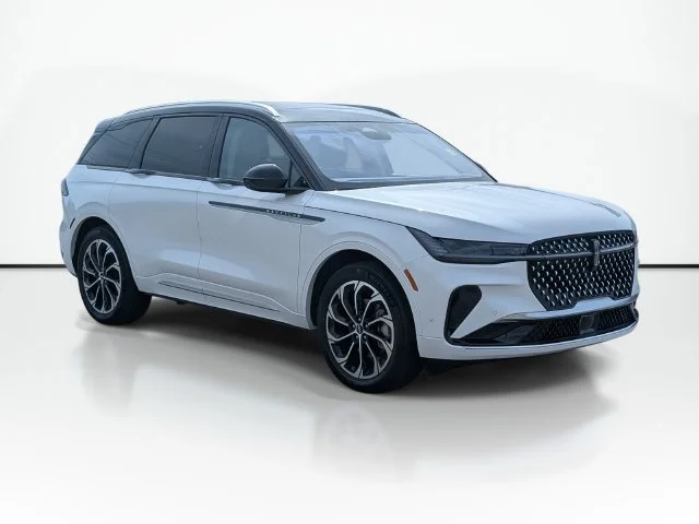 Used 2024 White Lincoln Reserve image 3
