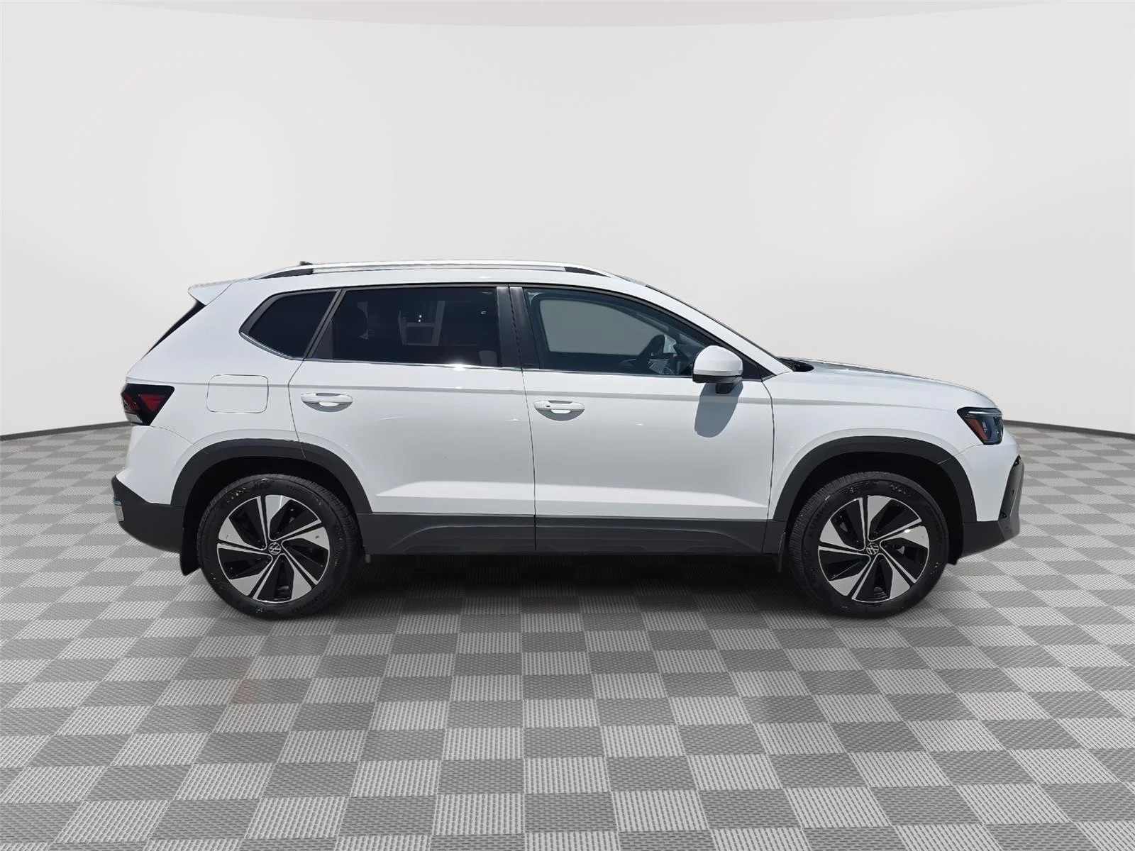 Certified Used 2025 WHITE Volkswagen SE image 15