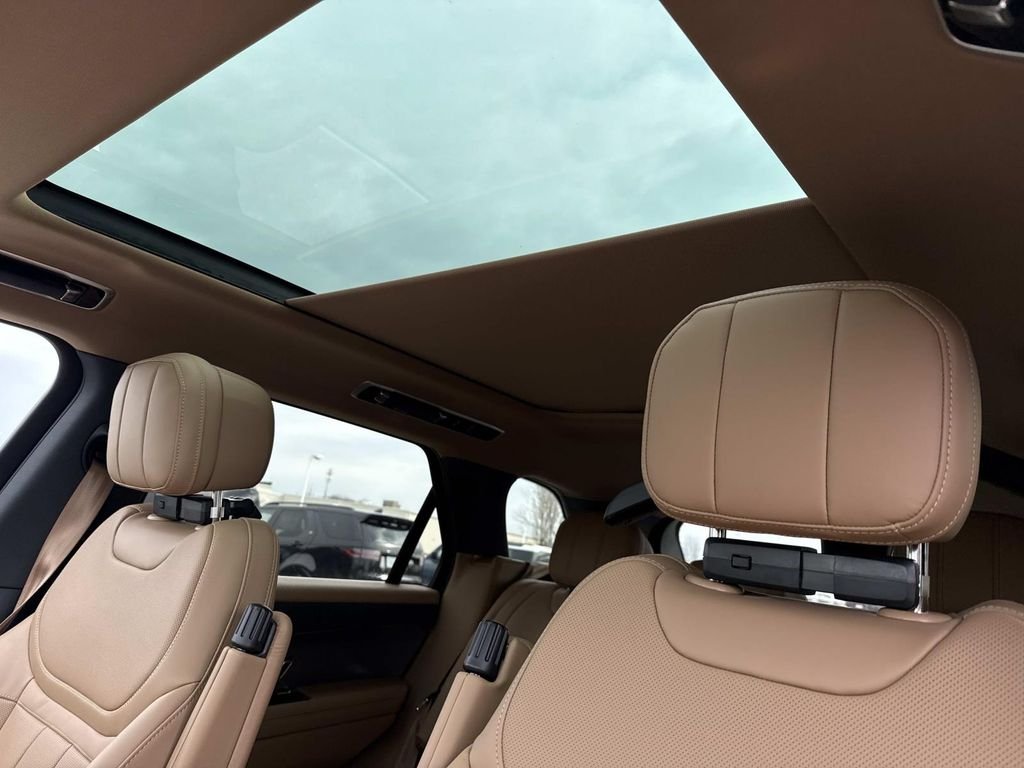 New 2026 Fuji White Land Rover SE image 23