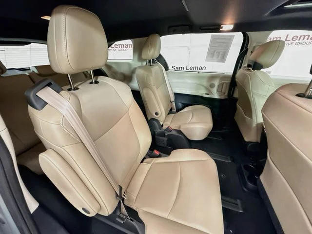Used 2021 Silver Toyota XLE image 29