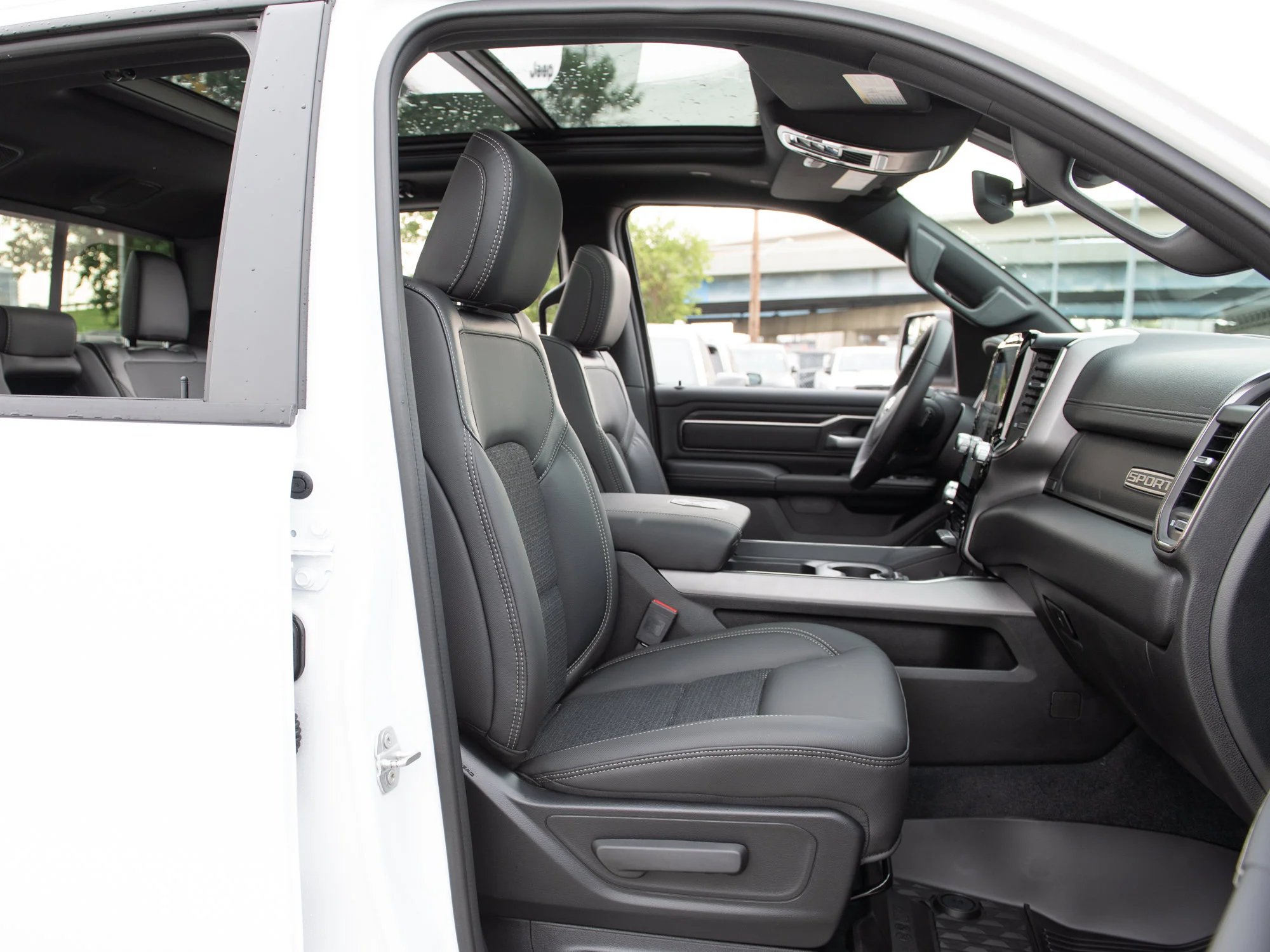 New 2026 White RAM Sport* Crew Cab 4x4, Panoramic Sunroof, 3.92 Rear Axle, Heated Seats/Wheel image 27