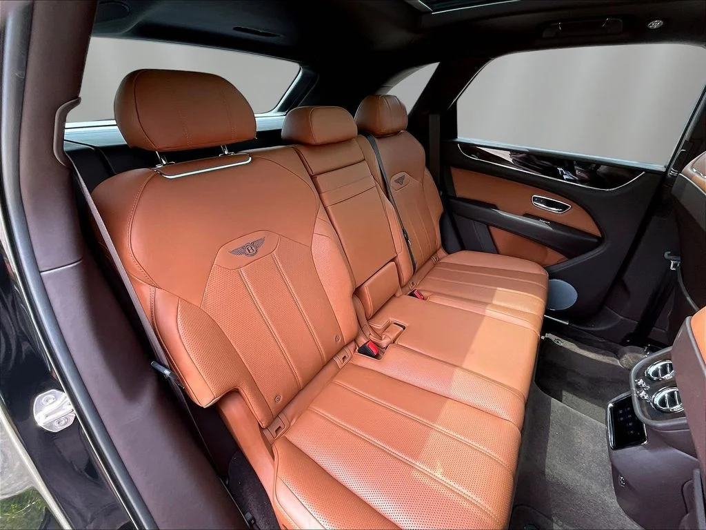 Used 2021 Midnight Emerald Bentley V8 image 25