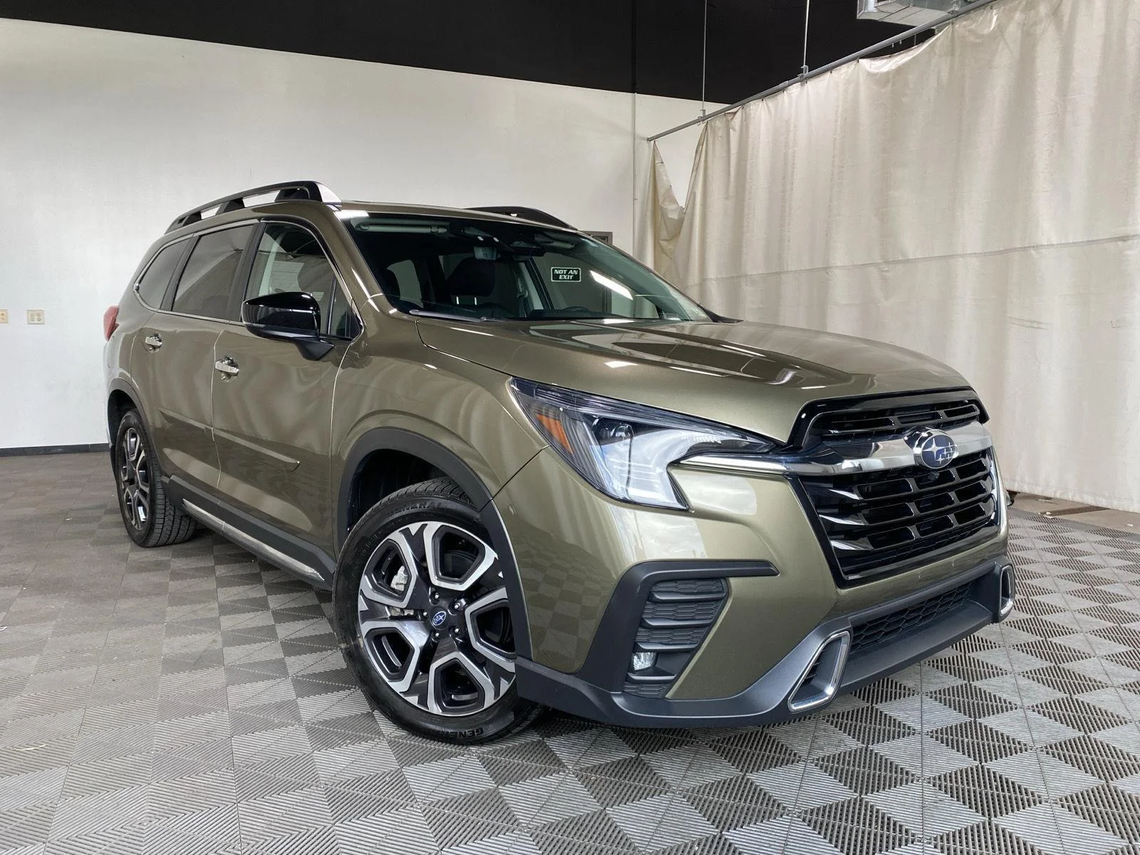 2024 Subaru Ascent Touring's photo