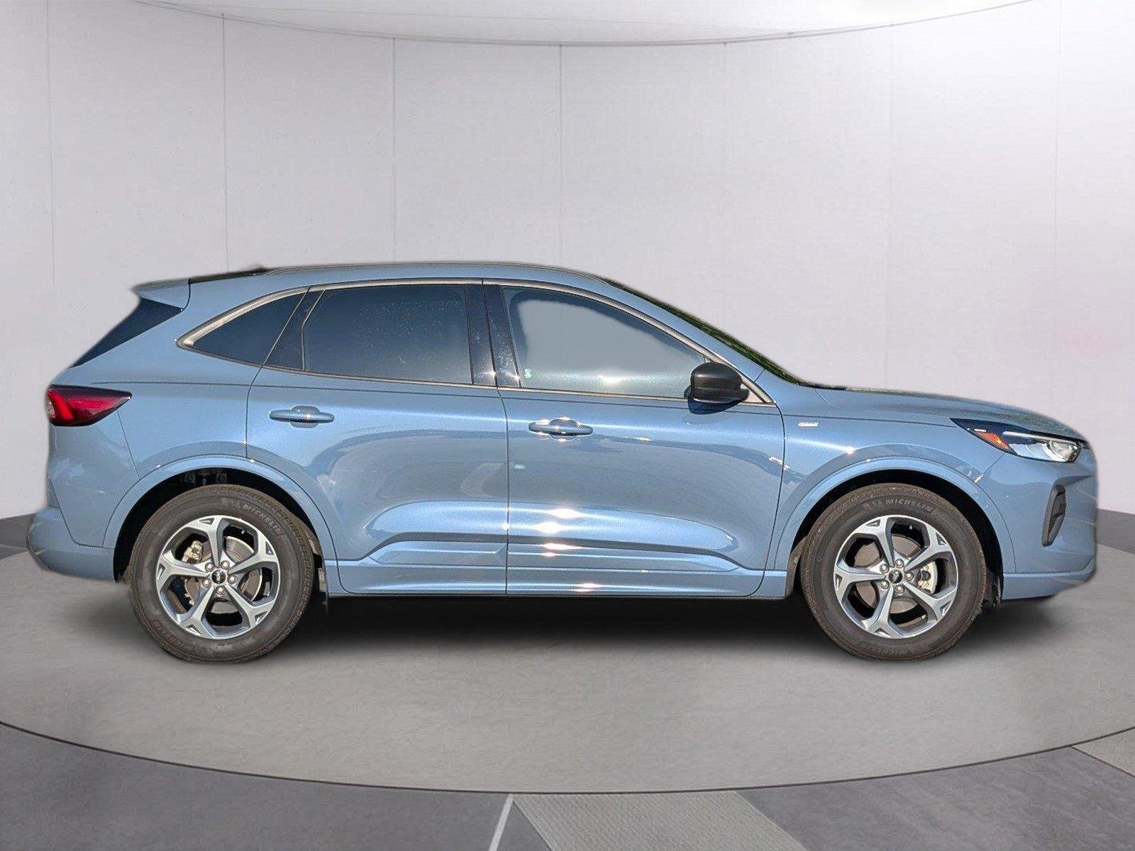 Used 2024 Vapor Blue Ford ST-Line image 8
