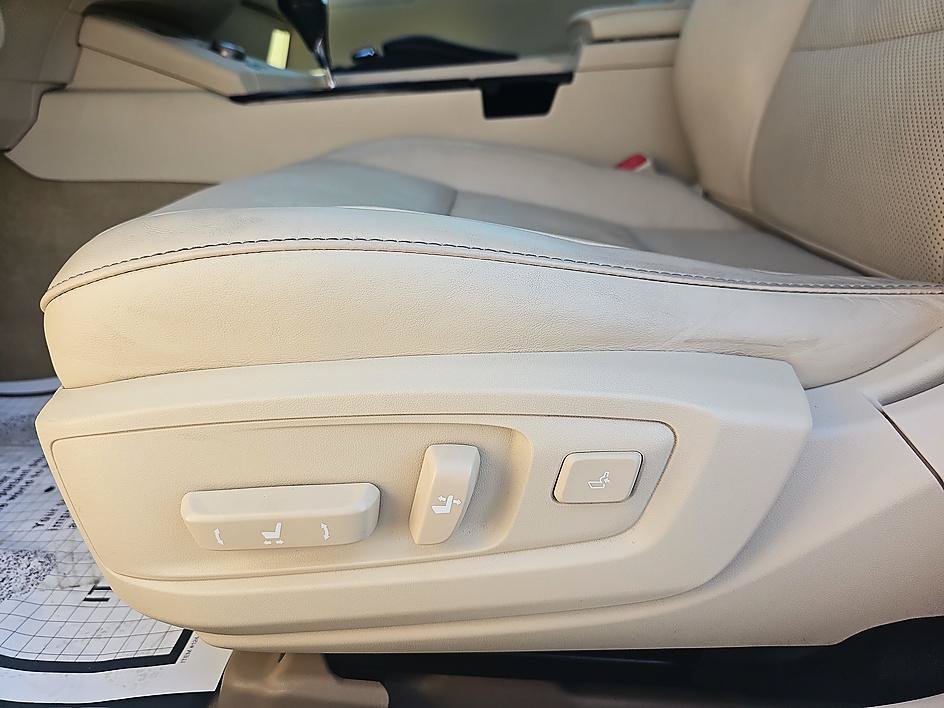Used 2015 Starfire Pearl Lexus Hybrid image 14