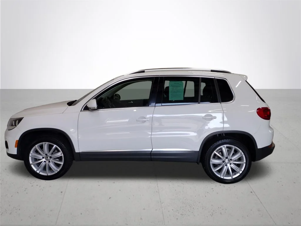 Used 2014 White Volkswagen SE image 11