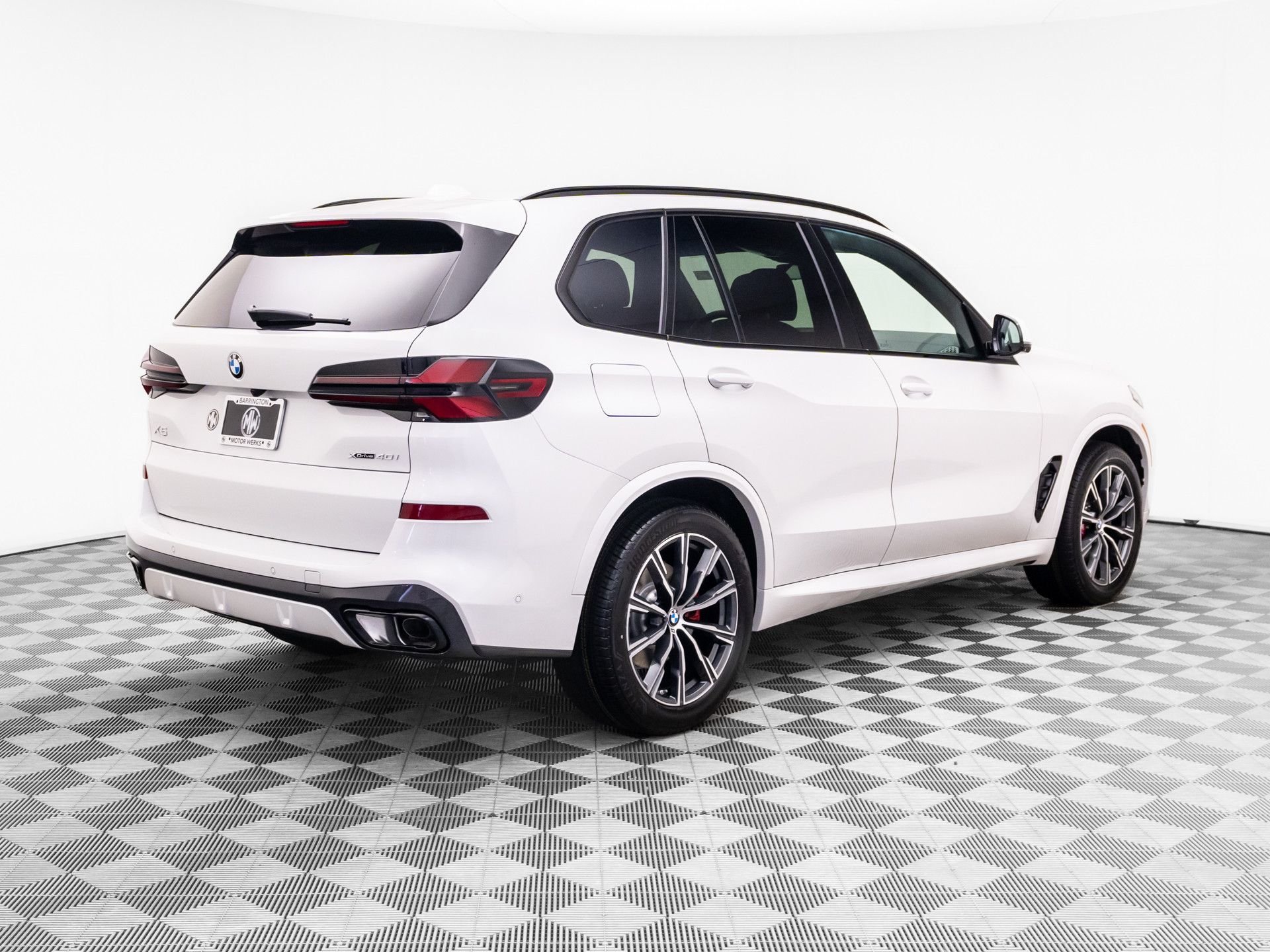 New 2026 Mineral White Metallic BMW xDrive40i image 6