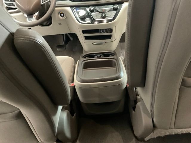 Certified Used 2021 Bright White Clearcoat Chrysler Touring image 29