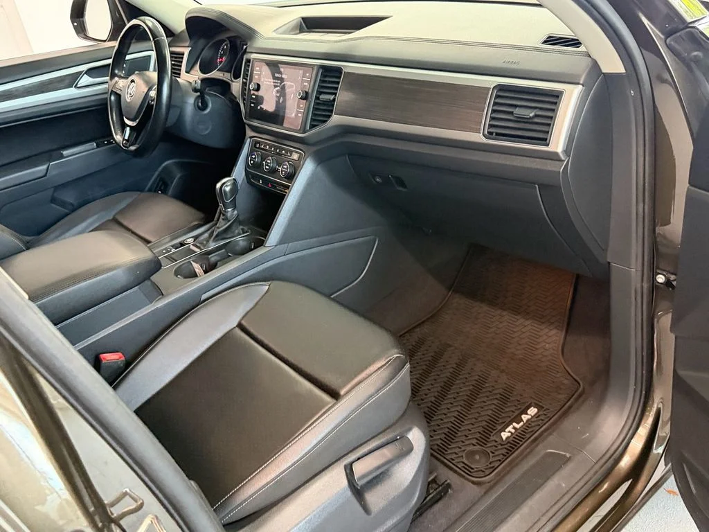 Used 2019 Brown Volkswagen 3.6L V6 SE image 16