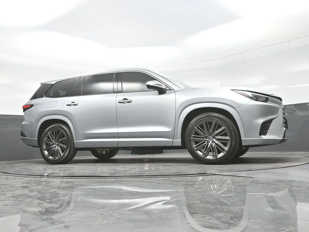 Used 2024 Silver Lexus 550h+ Luxury image 39