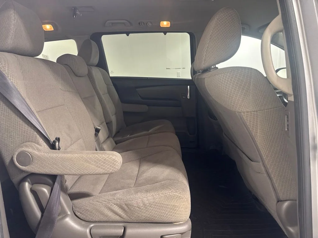 Used 2016 Lunar Silver Metallic Honda SE image 23