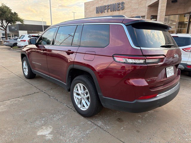 Used 2022 Velvet Red Pearlcoat Jeep Laredo image 7