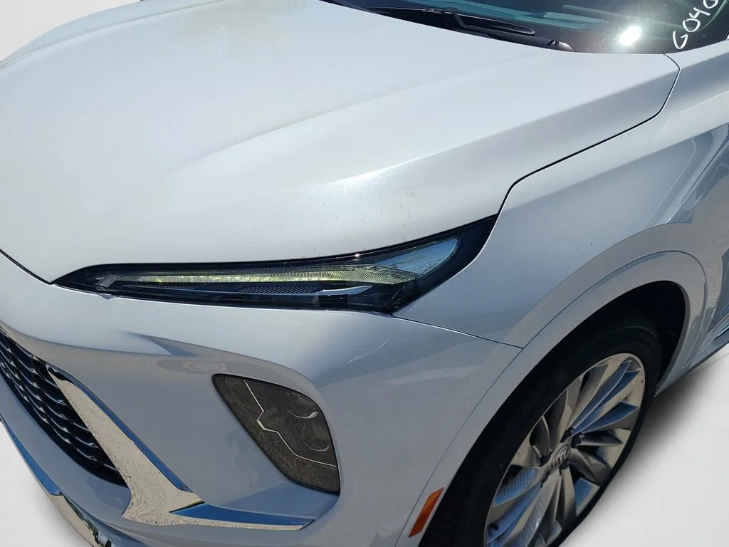 New 2026 Iridescent White Tricoat Buick Avenir image 26