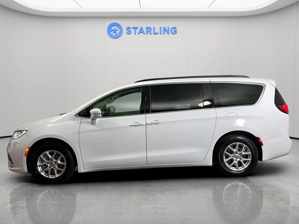 Used 2022 White Chrysler Touring L image 3