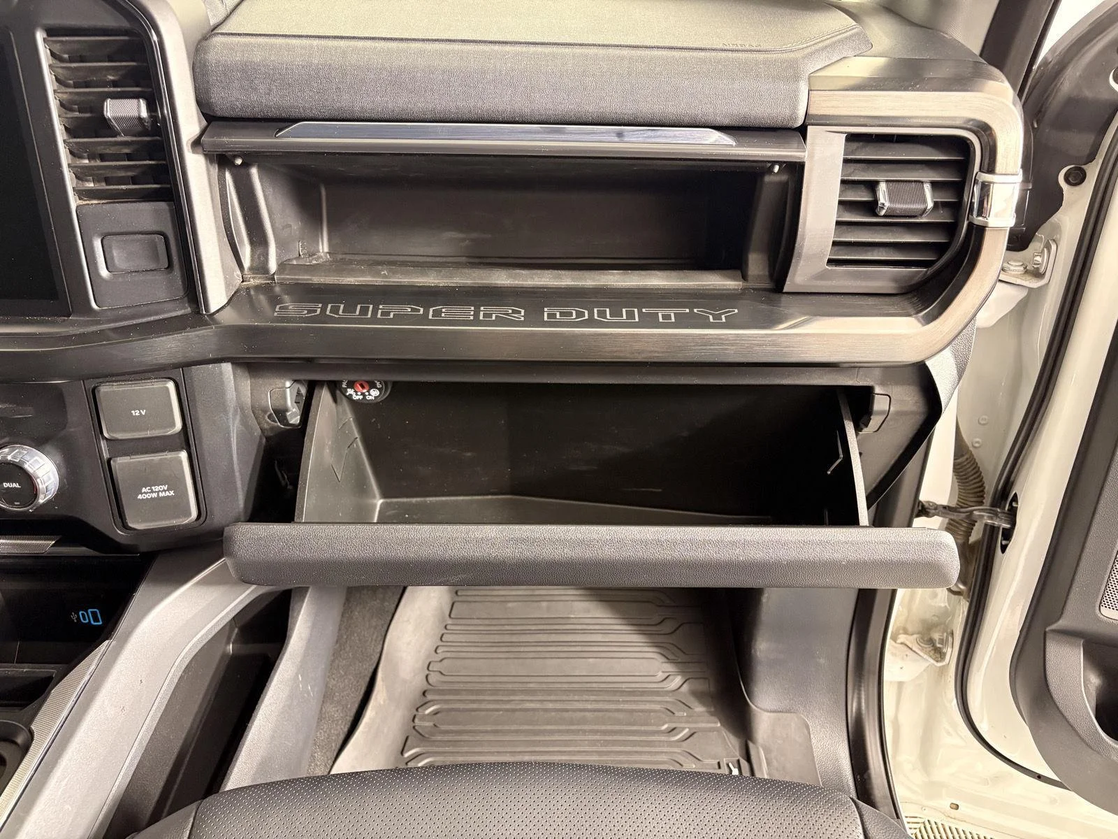 Used 2023 Oxford White Ford LARIAT image 26