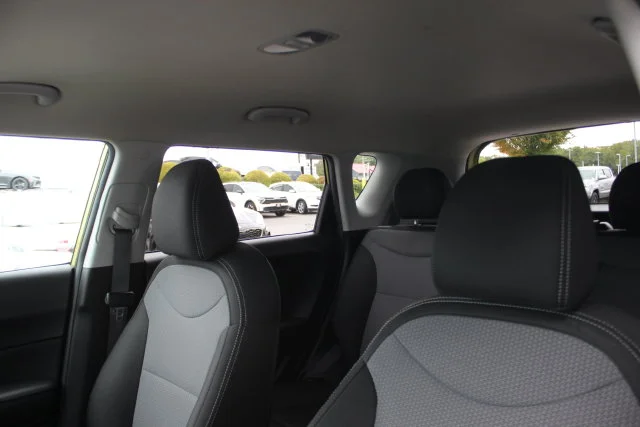 Used 2018 Green Kia Plus image 19