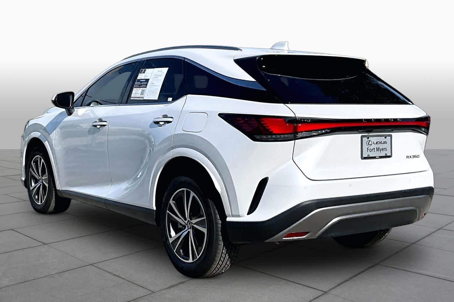 2026 Lexus RX 350 - Photo 12