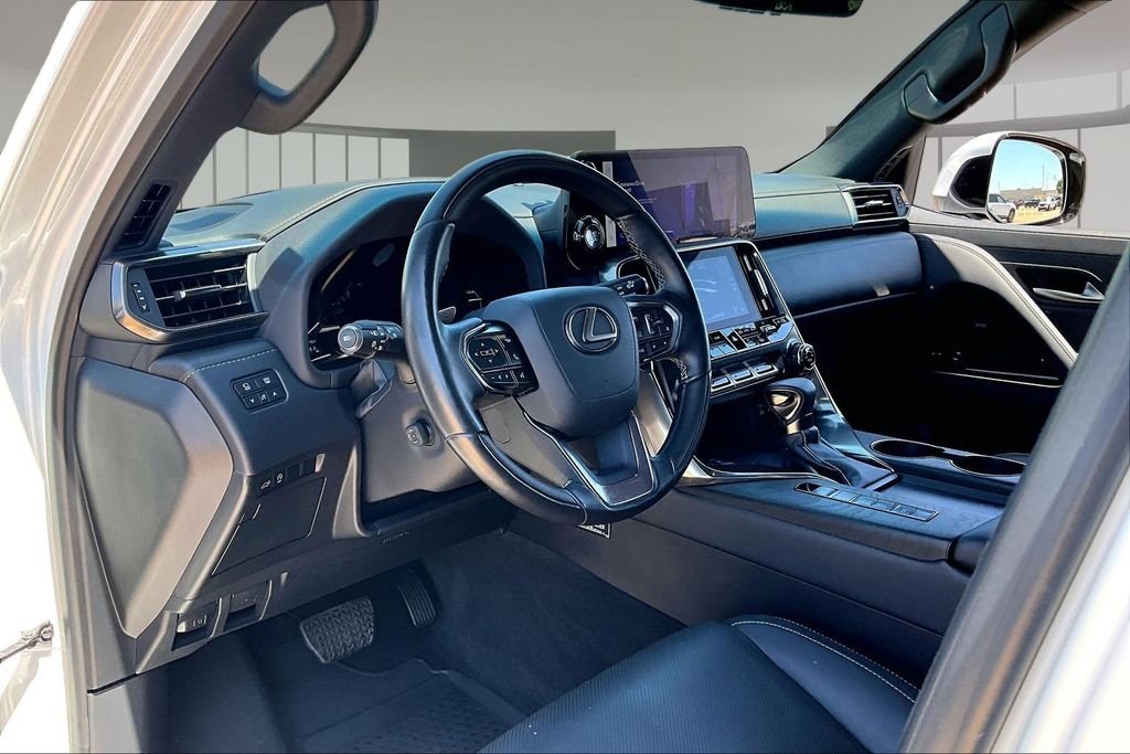 Used 2024 White Lexus 600 Luxury image 13