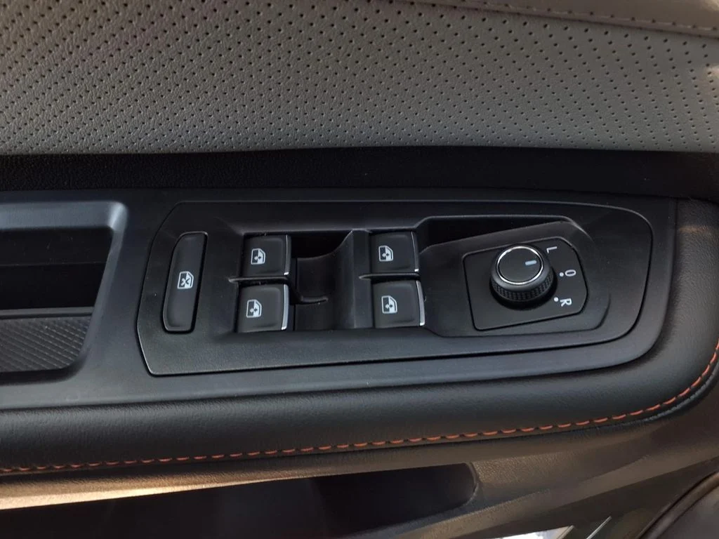 New 2026 Avocado Green Pearl Volkswagen 2.0T Peak Edition image 8