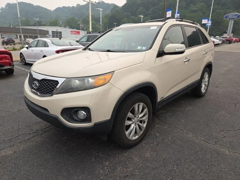 Used 2011 White Kia LX image 3