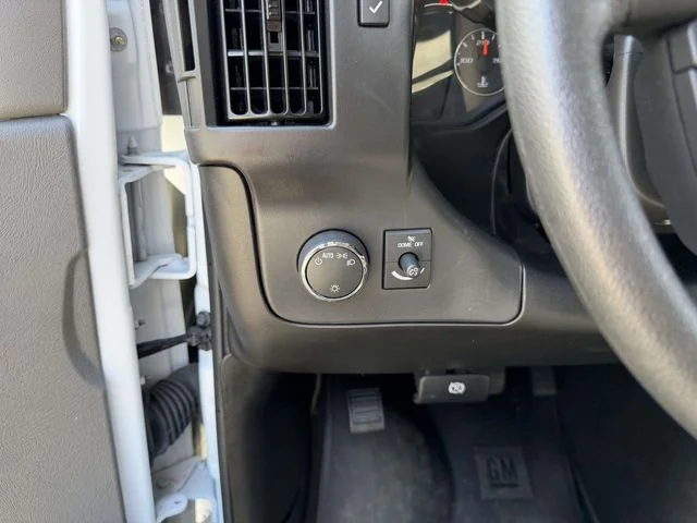 Used 2025 White GMC LT image 27