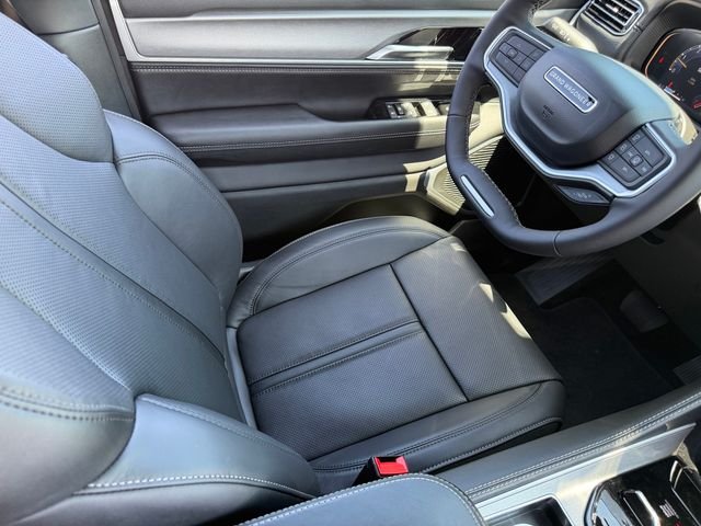 New 2026 Silver-Zynith Exterior Paint Jeep Limited Altitude image 17