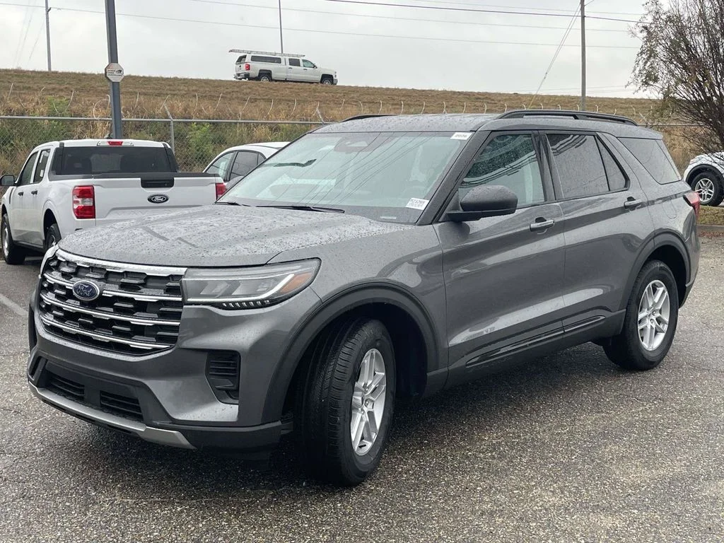 New 2026 Gray Ford Active image 7