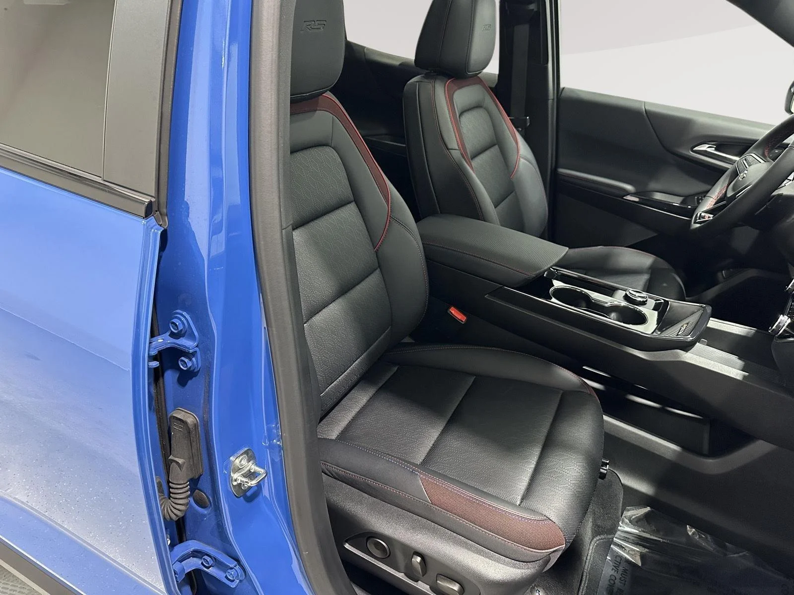 Used 2025 Reef Blue Metallic Chevrolet RS image 24