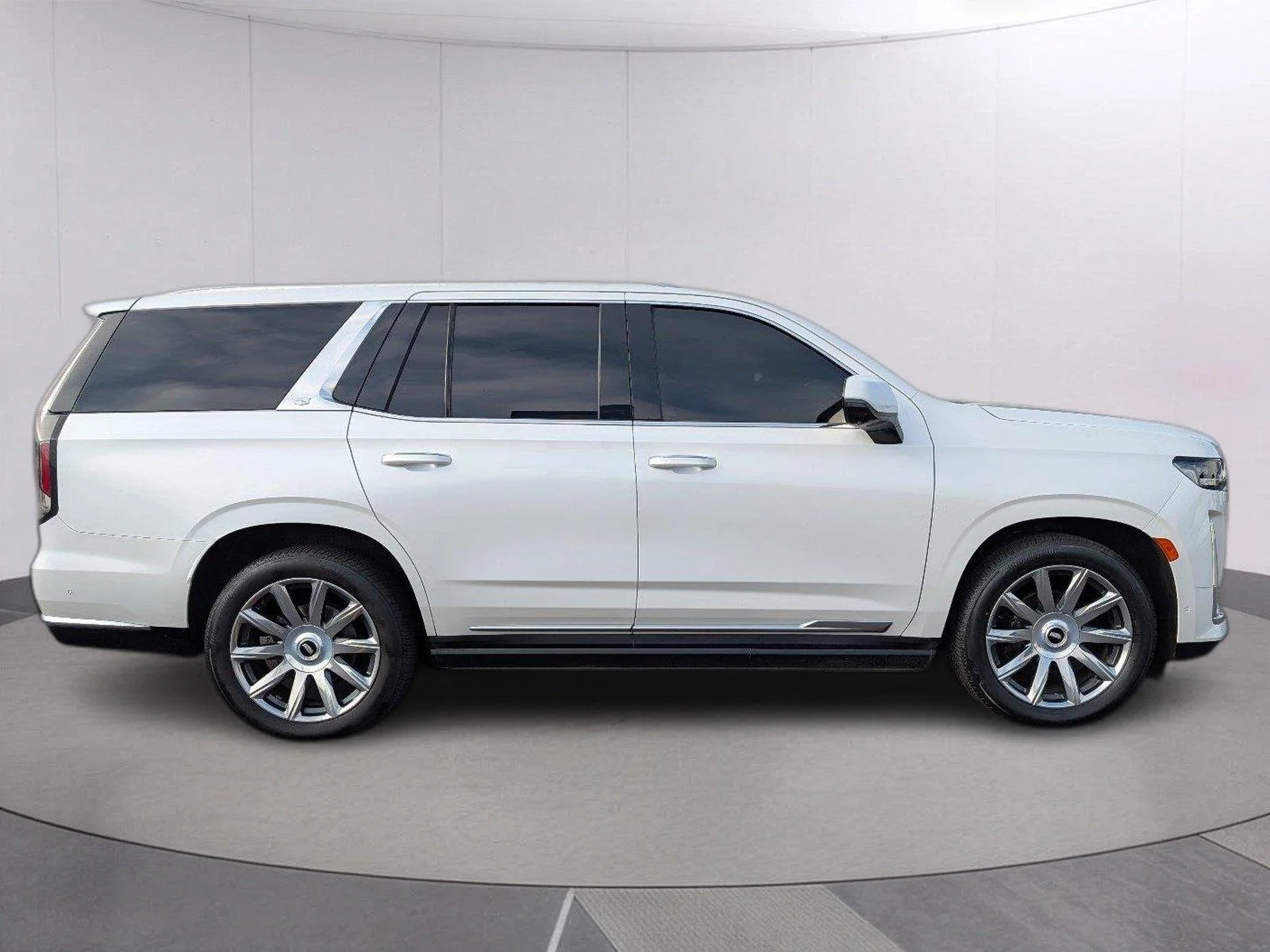 Used 2021 CRYSTAL WHITE TRICOAT Cadillac Premium Luxury Platinum image 8