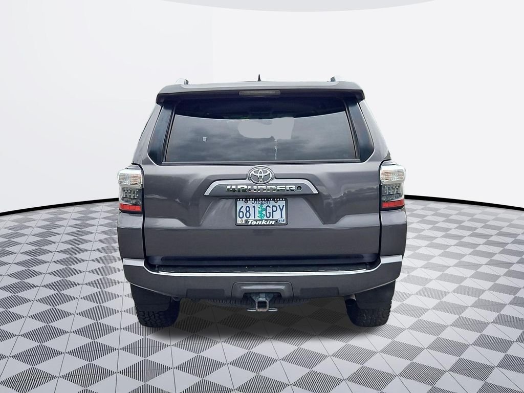 Used 2016 Gray Toyota SR5 image 5